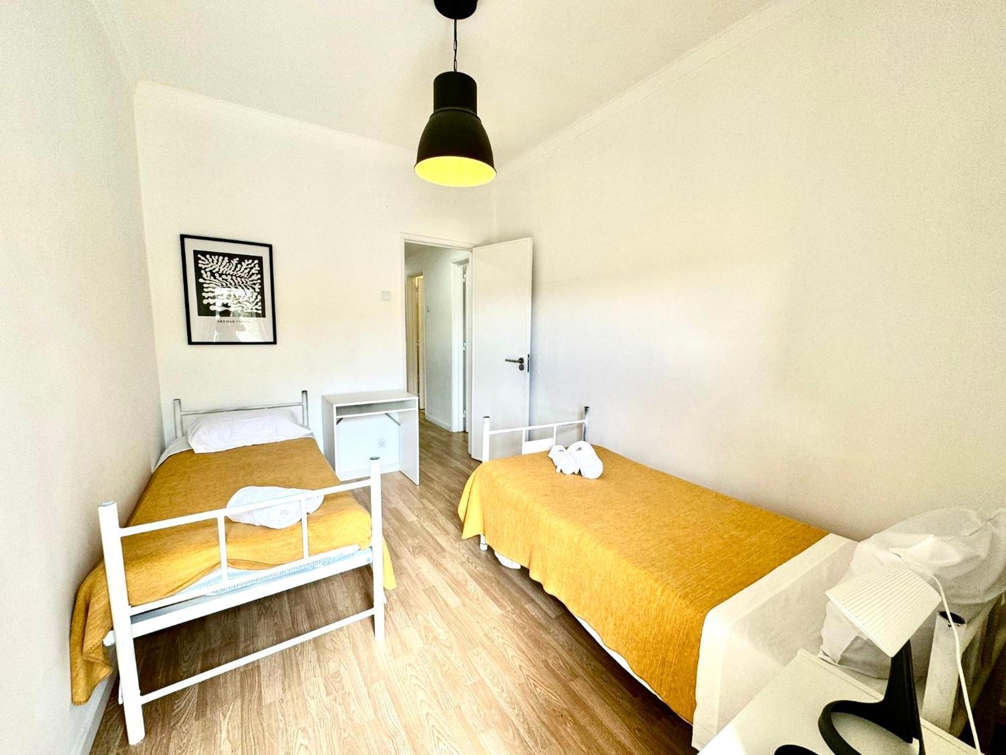 Almada Big Flat Next To Lisbon And Caparica Beach Dış mekan fotoğraf